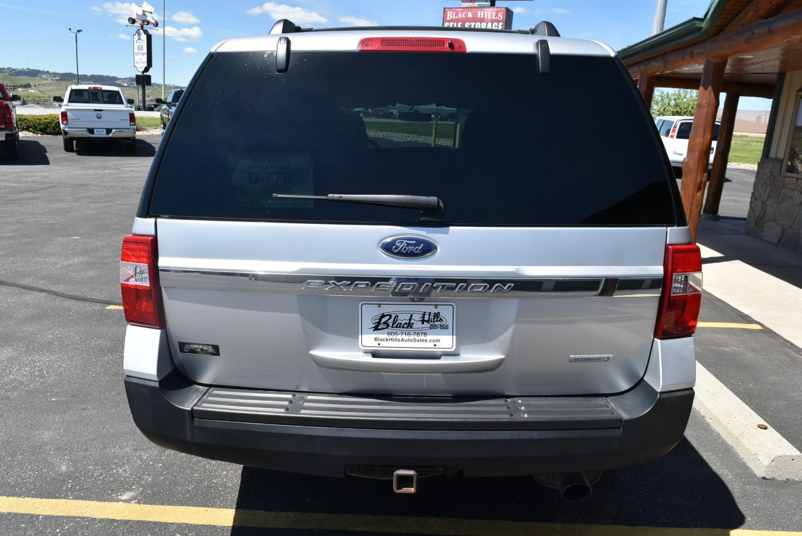 2016 Silver /Black Ford Expedition XL (1FMJU1GT0GE) with an 3.5L Twin Turbo V6 engine, 6-Speed Automatic w/ OD transmission, located at 1600 E Hwy 44, Rapid City, SD, 57703, (605) 716-7878, 44.070232, -103.171410 - Photo#6